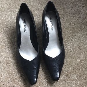 Easy Street back closed toe heel